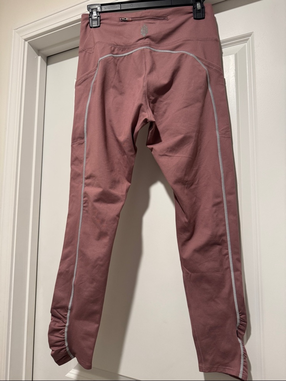 FP Movement You're a Peach Pocket Leggings - NWOT - Picture 2 of 7